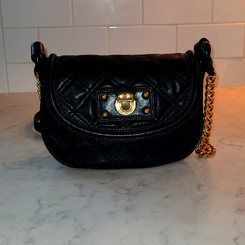 Marc Jacobs Shoulder Bag Black Leather Gold-Tone Hardware Chain-Link Sho…